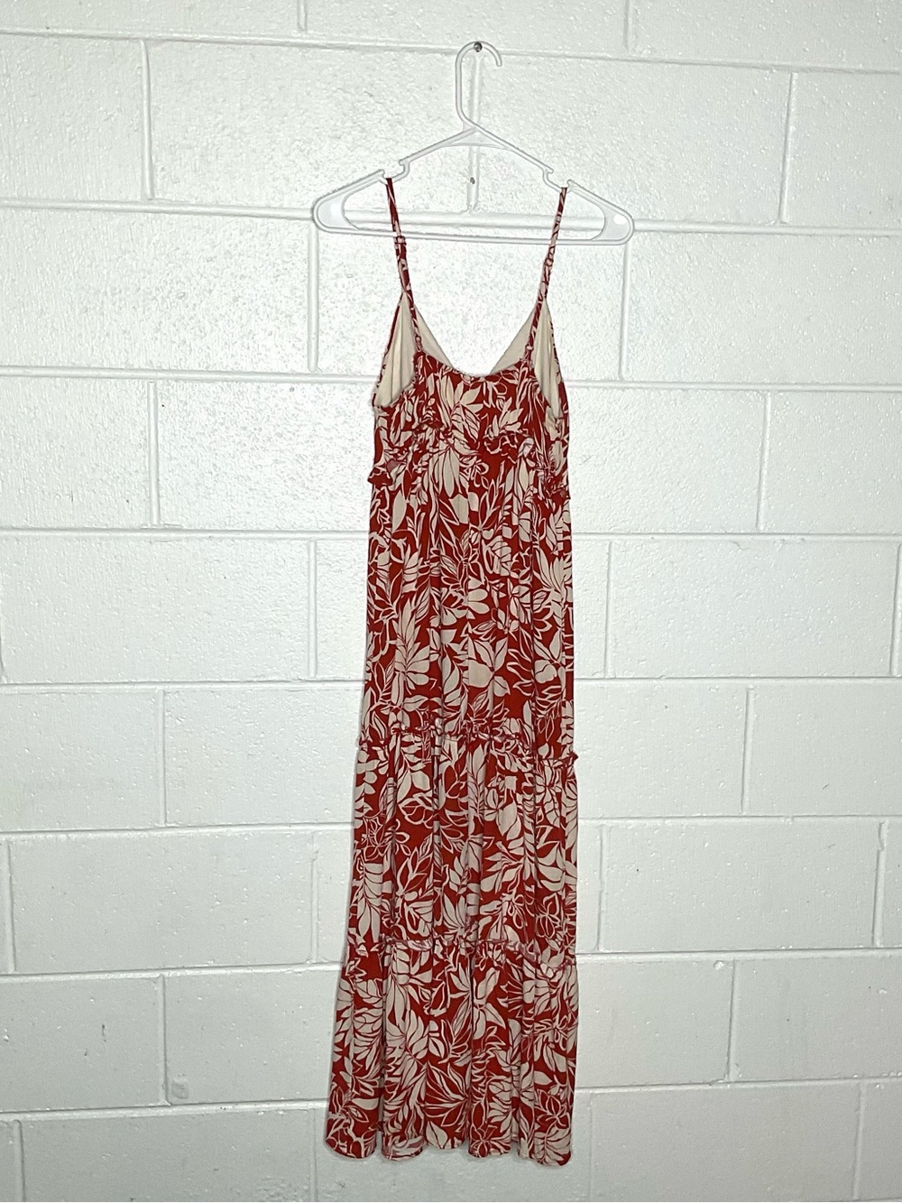 < Red & White Floral Tiered Dress Size Medium Girly Summer Vacation > - Picture 4 of 4